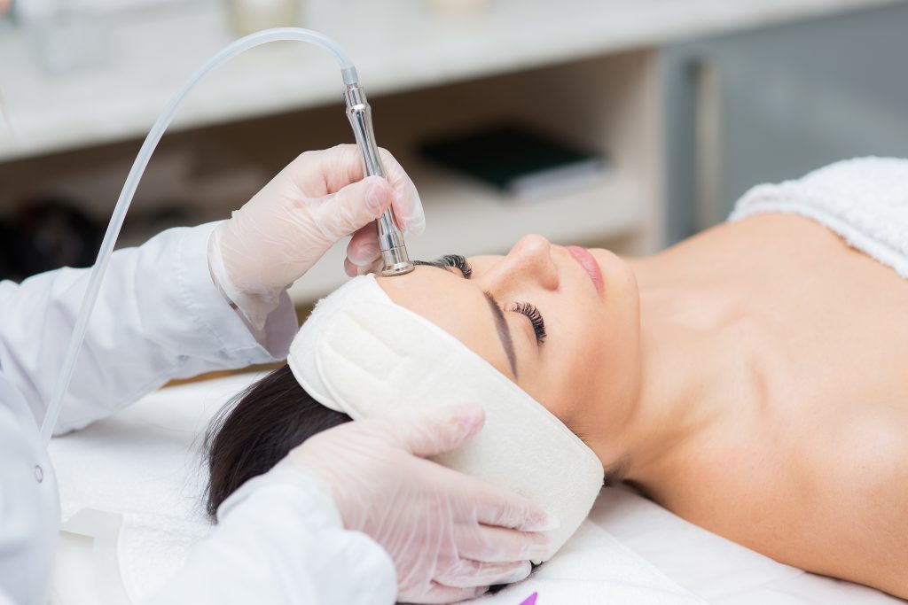 Microdermabraison treatment